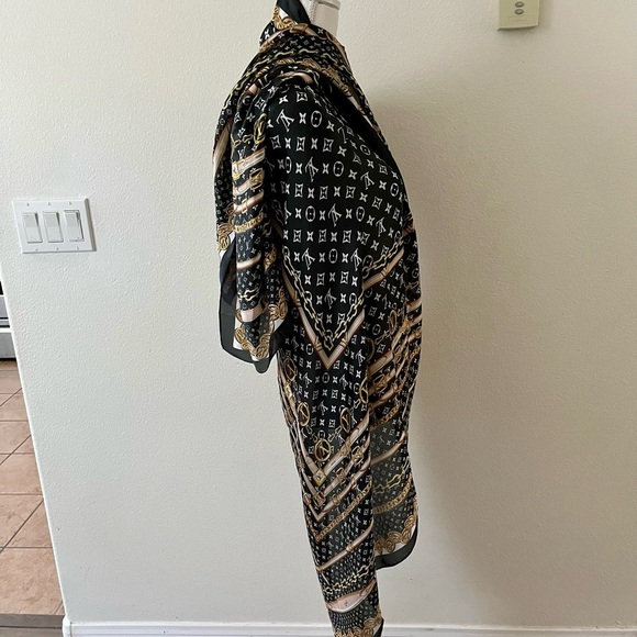 100% silk Black and White Monogram Wrap - Picture 13 of 14